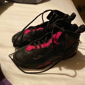 Girls size 4y black and pink mid top Jordan’s in excellent condition